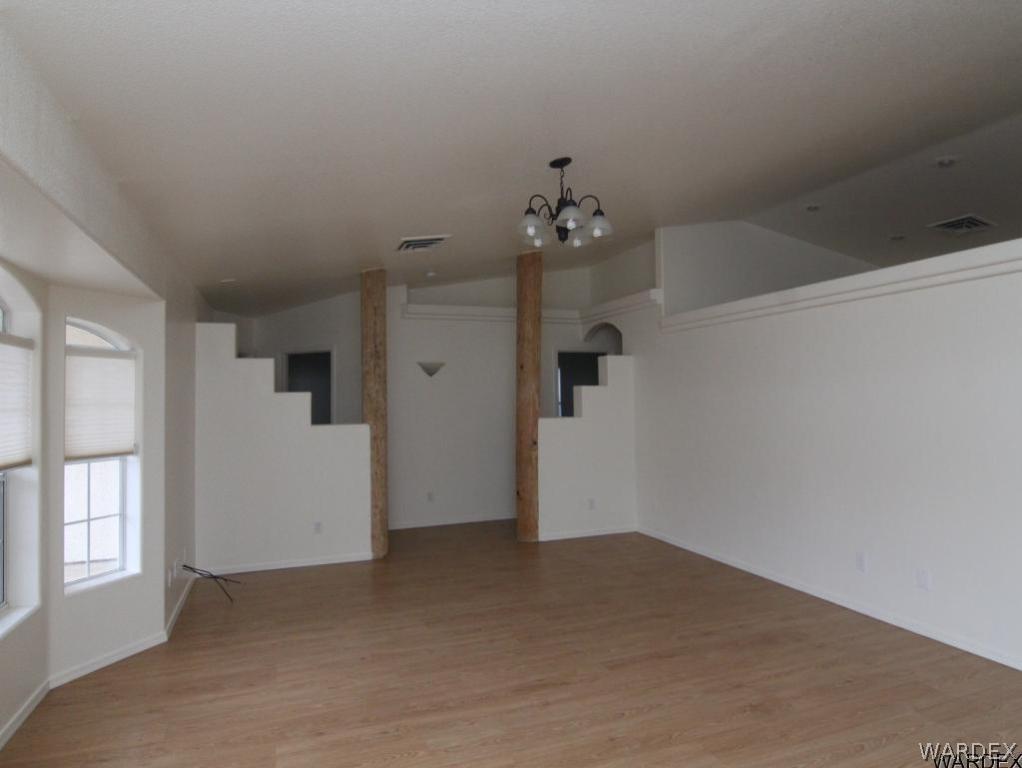 2010 East Cactus Wren Road Kingman, AZ 86409 - Photo 8 of 34 Living Room