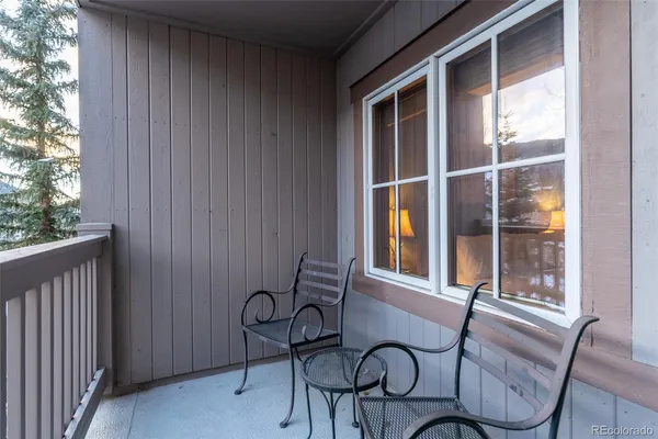 a view of an outdoor space