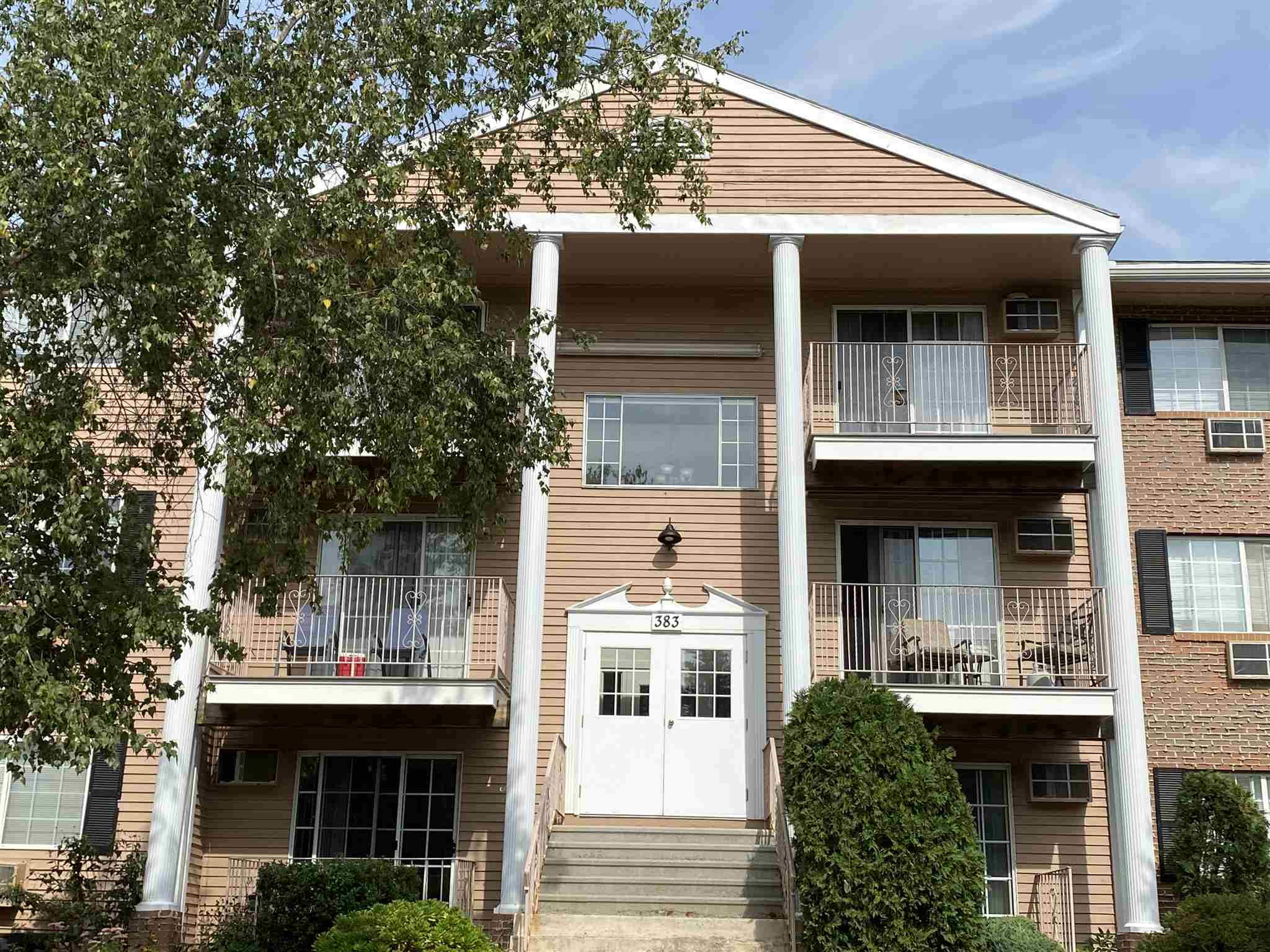 383 Huse Road, Unit 9 Manchester, NH 03103 - Photo 1 of 39