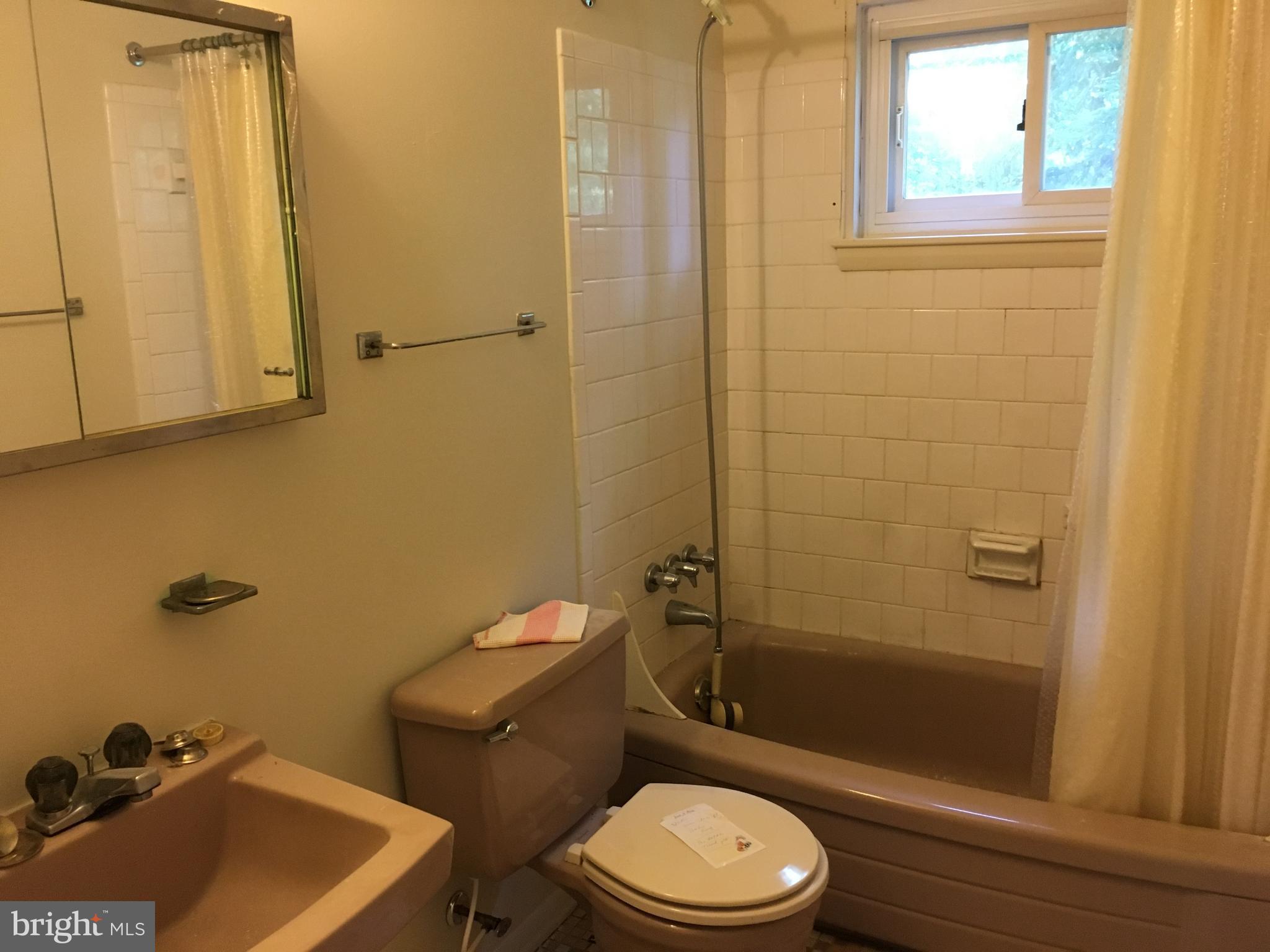 111 Walgrove Road Reisterstown, MD 21136 - Photo 14 of 14 Bath