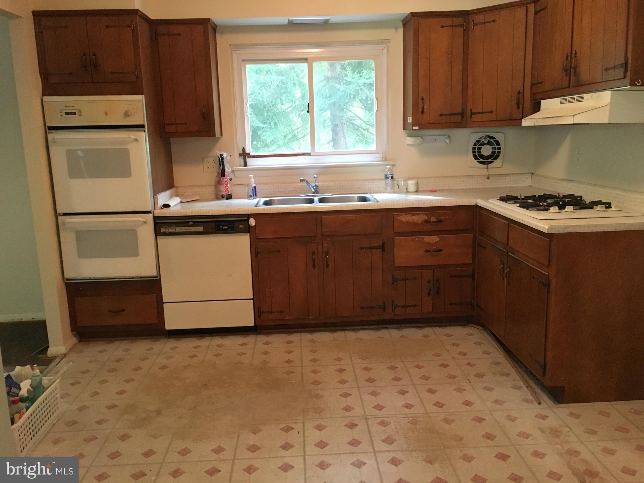 111 Walgrove Road Reisterstown, MD 21136 - Photo 4 of 14 Kitchen