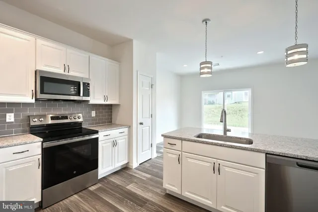 $327,300 | 7863 Briarwood Drive, Harrisburg, PA 17112