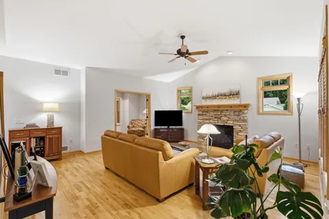 $599,000 | 17 Glen Arbor Way, Fitchburg, WI 53711