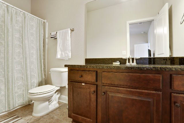 4096 Craigend Loop Gulf Shores, AL 36542 - Photo 12 of 21 Bathroom 3