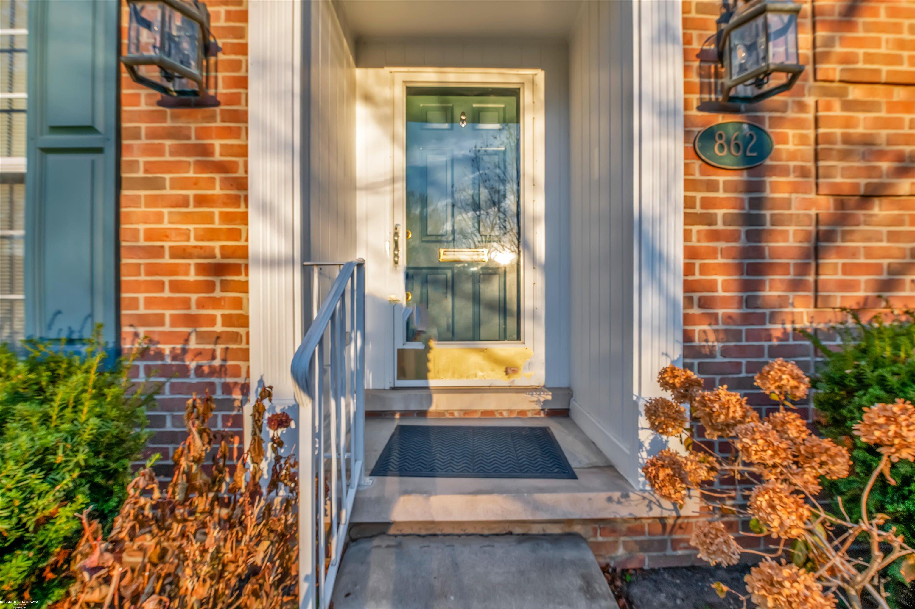 862 Neff Road Grosse Pointe, MI 48230 - Photo 2 of 29 50100325-1.JPG