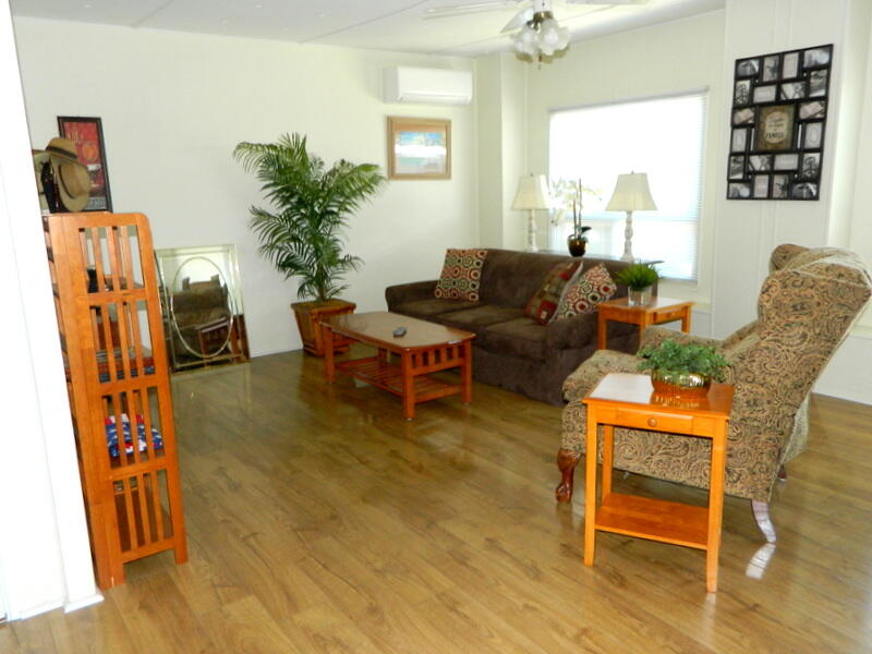 301 Bandy Way Grants Pass, OR 97526 - Photo 7 of 30 Front Room