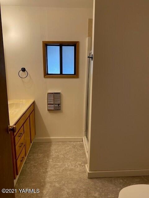 320 Lower County Line Road Prosser, WA 99350 - Photo 13 of 14 a bathroom with a toilet