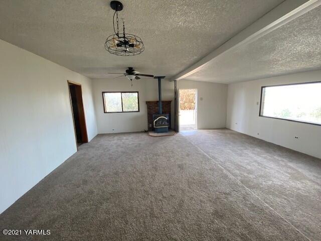 320 Lower County Line Road Prosser, WA 99350 - Photo 10 of 14 a view of a room with a windows and ceiling fan