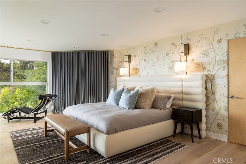 865 Balboa Avenue Laguna Beach, CA 92651 - Photo 14 of 60 a bedroom with a bed and wooden floor