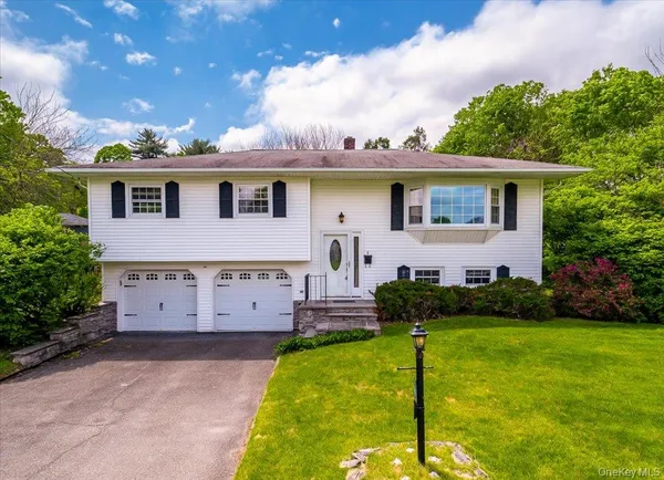 $409,000 | 2 Blue Hills Court, Saugerties, NY 12477