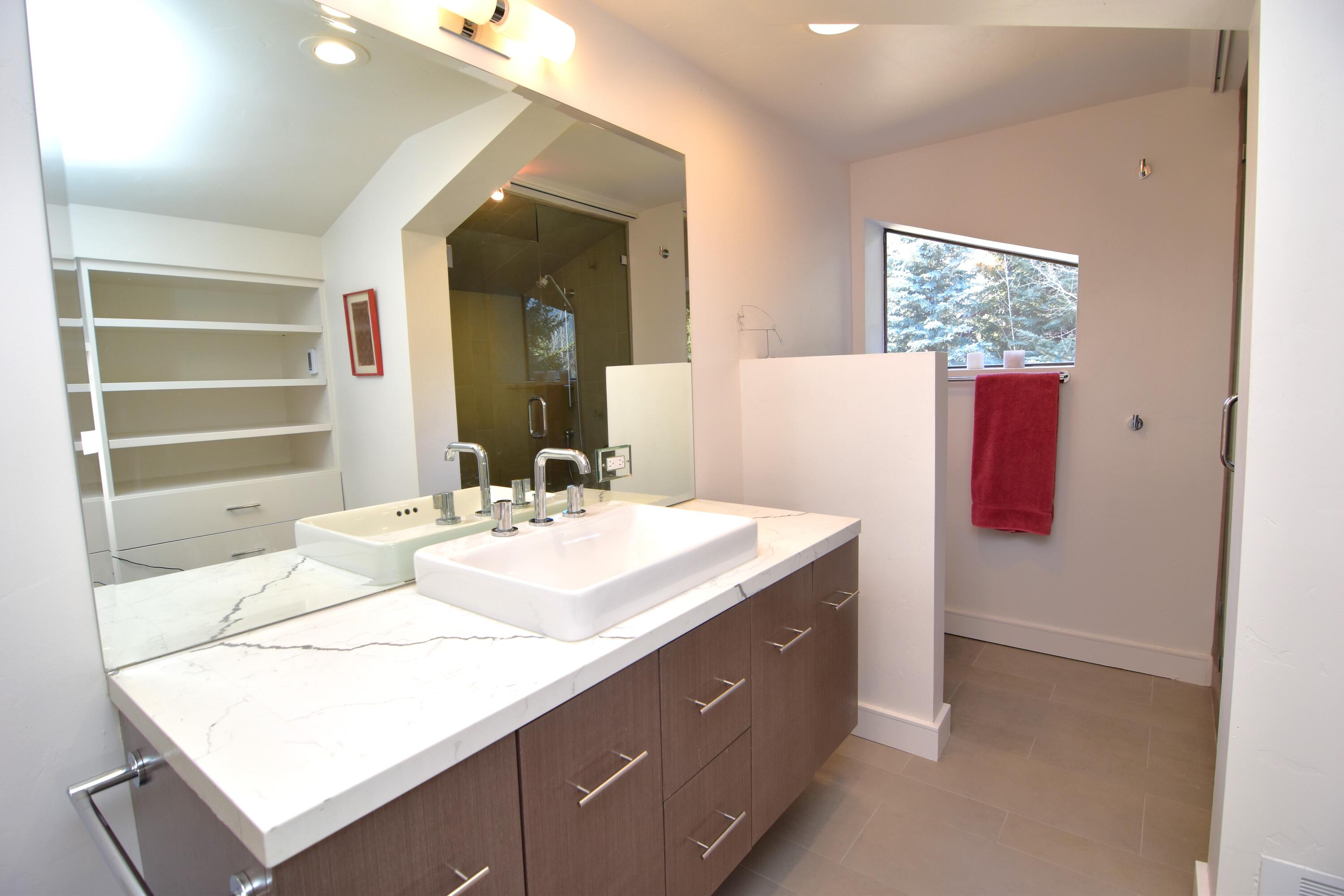 100 Pinewood Lane, Unit 100 Ketchum, ID 83340 - Photo 8 of 16 Primary Bath