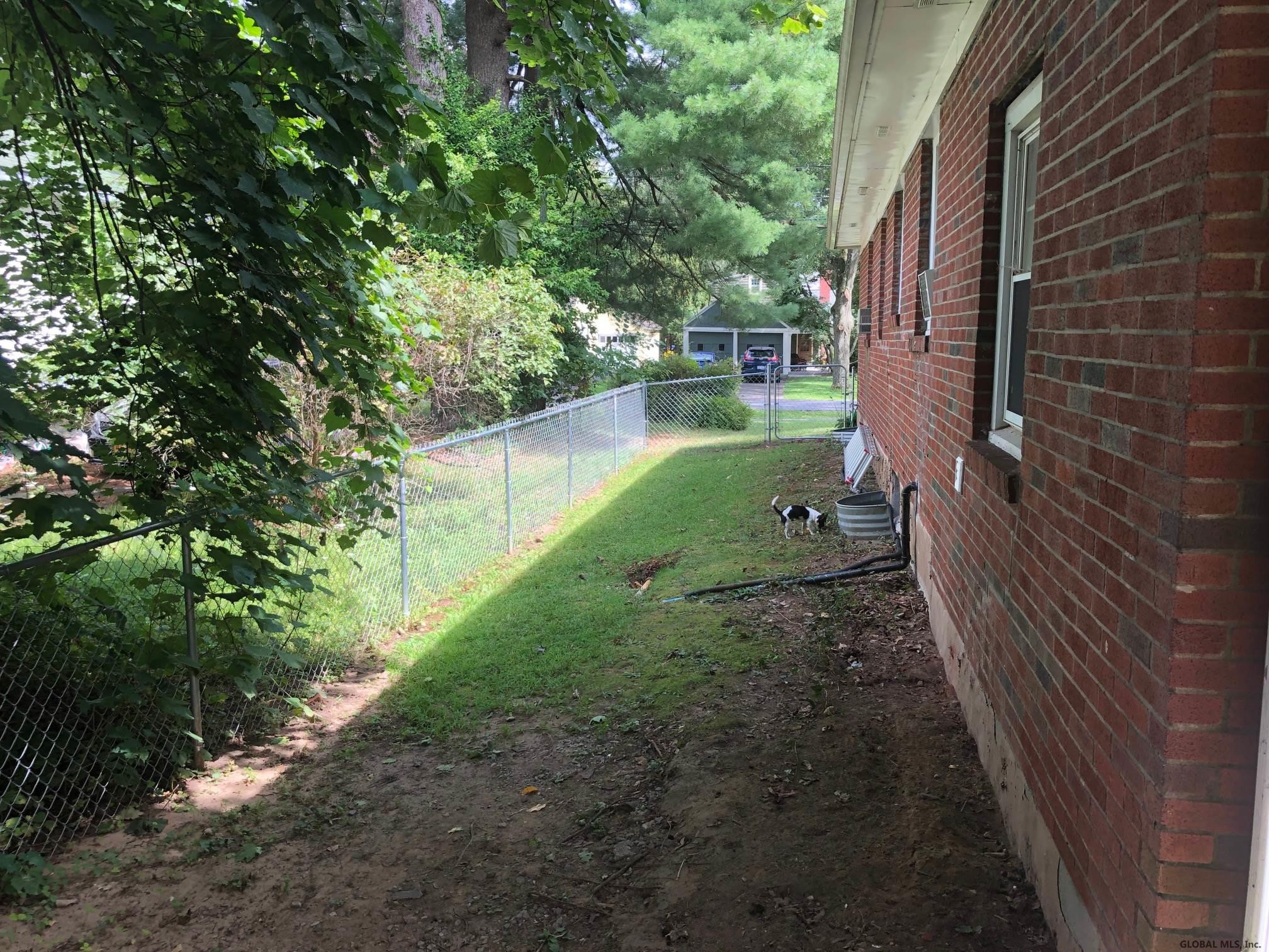 393 Wellington Road Bethlehem, NY 12054 - Photo 27 of 30 Photo 28