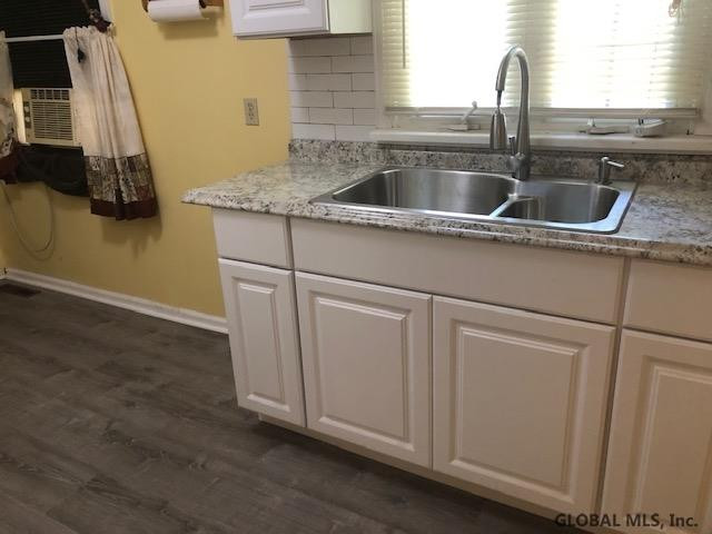 393 Wellington Road Bethlehem, NY 12054 - Photo 4 of 30 Photo 4