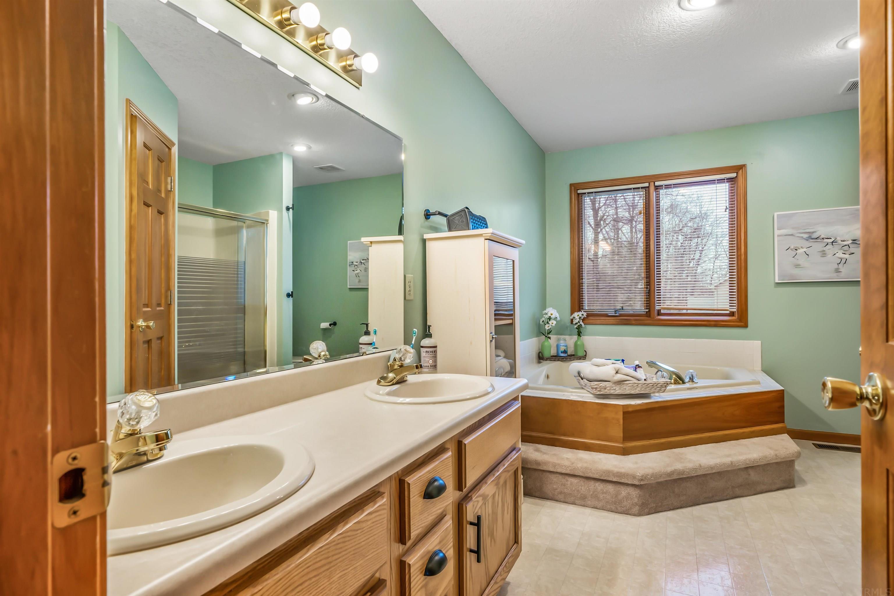 1908 Sweet Cider Road Fort Wayne, IN 46818 - Photo 18 of 33 Gallery Image 18