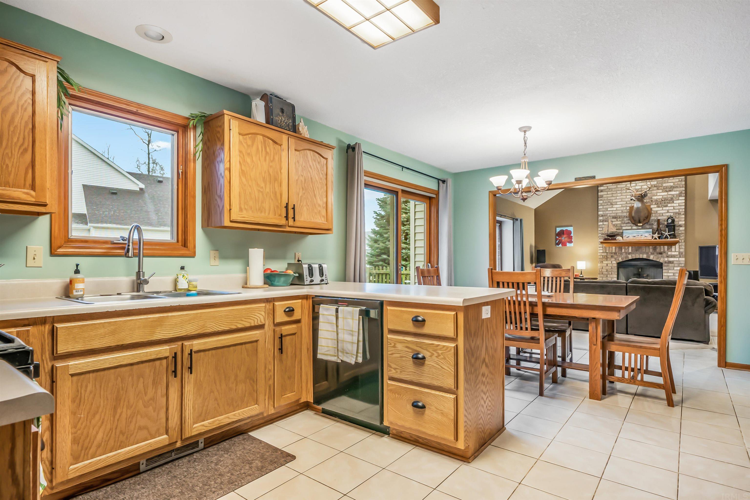 1908 Sweet Cider Road Fort Wayne, IN 46818 - Photo 6 of 33 Gallery Image 6
