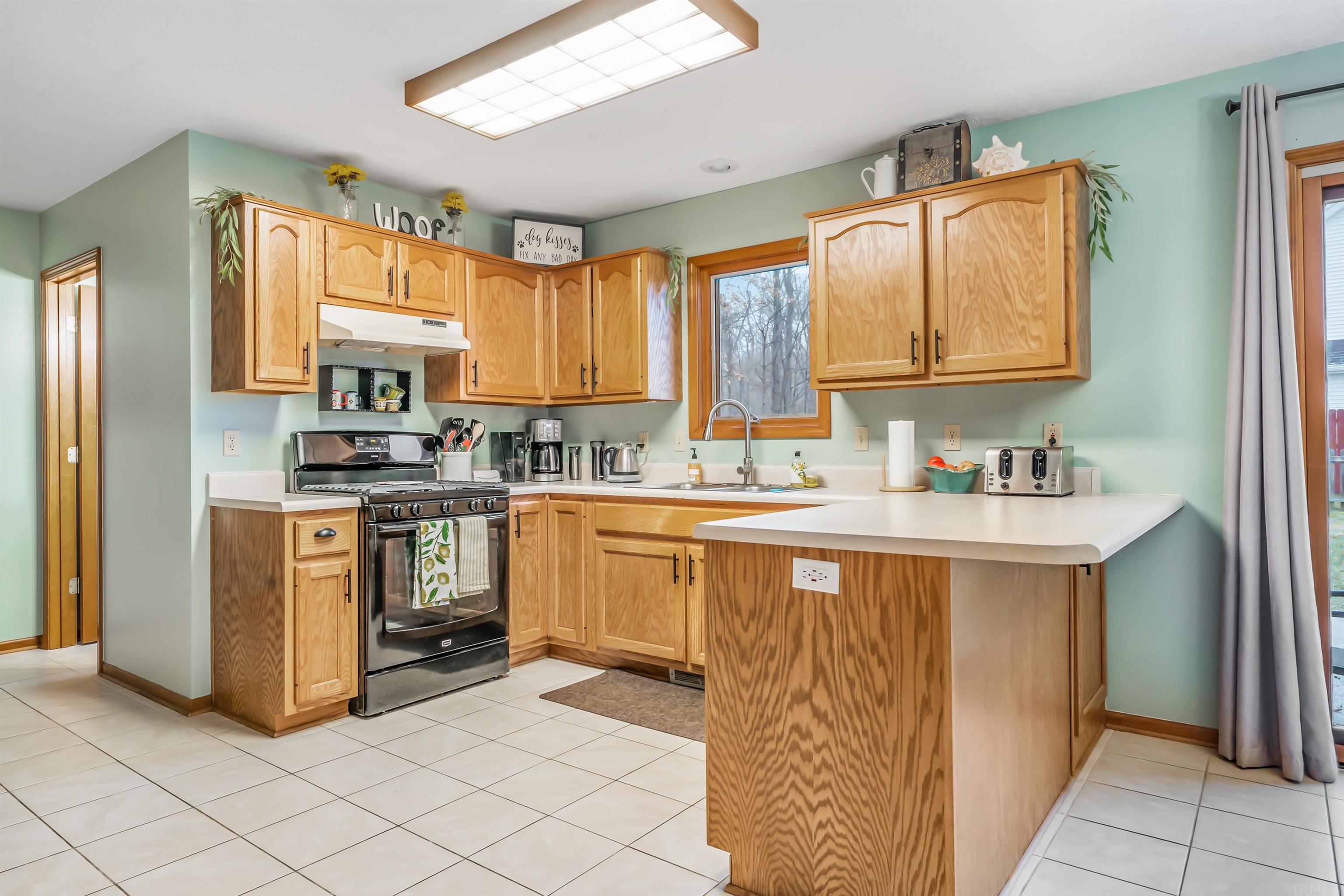 1908 Sweet Cider Road Fort Wayne, IN 46818 - Photo 7 of 33 Gallery Image 7