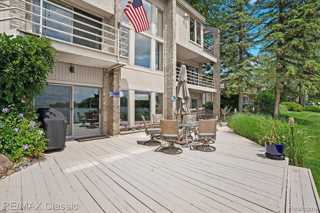 3937 East Commerce Road Commerce Township, MI 48382 - Photo 7 of 63