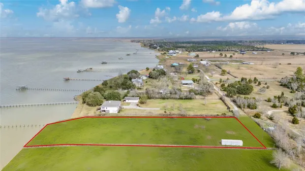 $450,000 | 371 B Locke Road, Anahuac, TX 77514