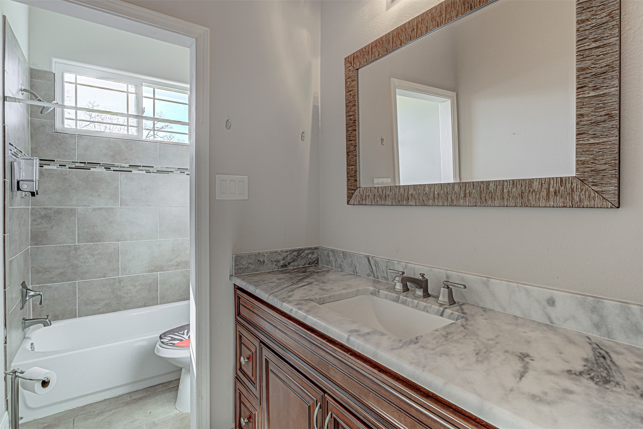 105 Arbors Circle Elgin, TX 78621 - Photo 34 of 40 Full bath with vanity and bathtub / shower combination