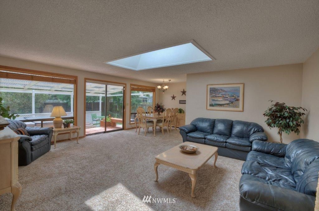 14218 149th Place Southeast Renton, WA 98059 - Photo 4 of 15