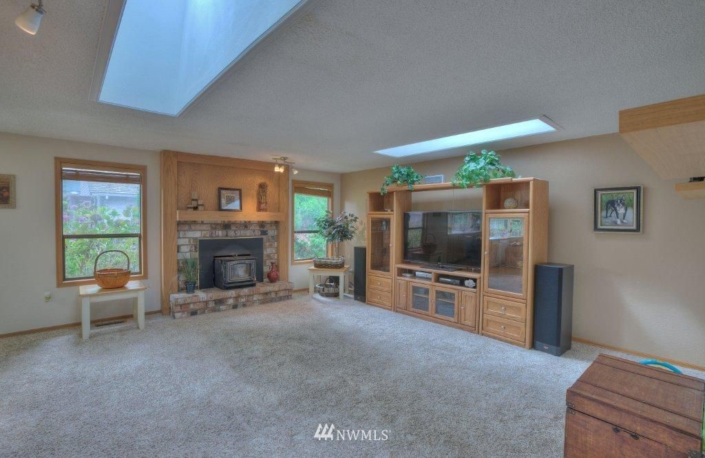 14218 149th Place Southeast Renton, WA 98059 - Photo 5 of 15