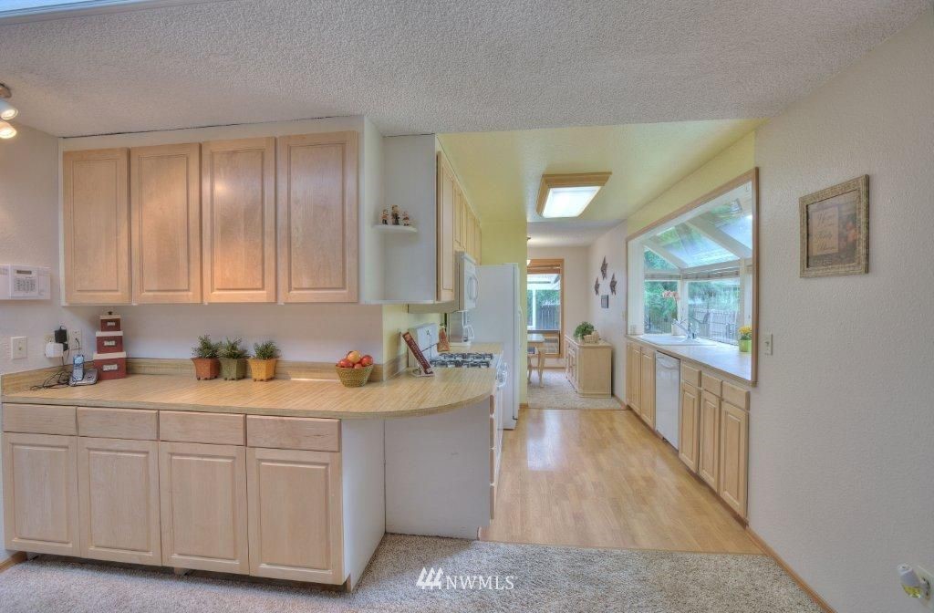14218 149th Place Southeast Renton, WA 98059 - Photo 8 of 15
