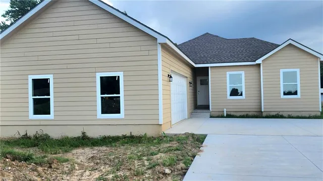 $299,000 | 1601 Al Ortolani Way, Pittsburg, KS 66762