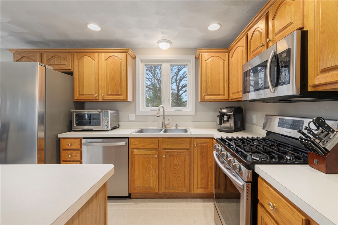 75 MacBeth Street Cranston, RI 02920 - Photo 6 of 45