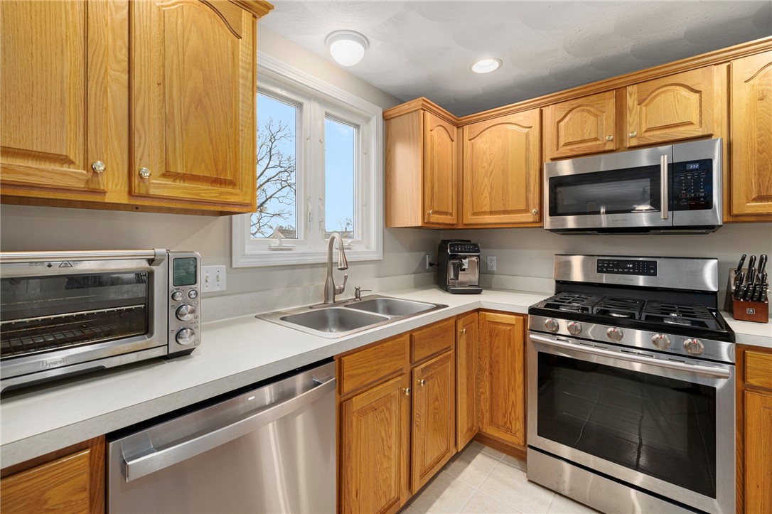 75 MacBeth Street Cranston, RI 02920 - Photo 7 of 45