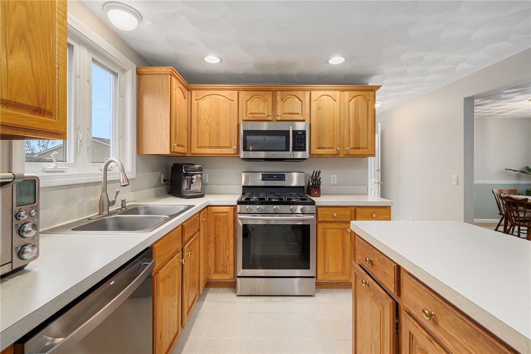 75 MacBeth Street Cranston, RI 02920 - Photo 8 of 45