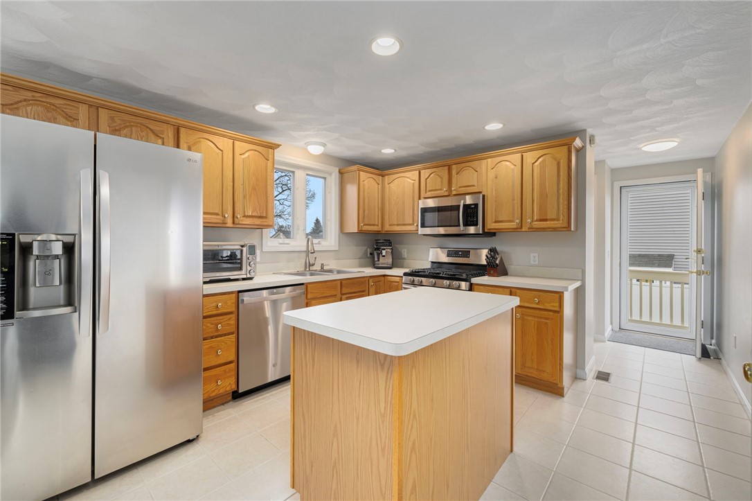 75 MacBeth Street Cranston, RI 02920 - Photo 9 of 45