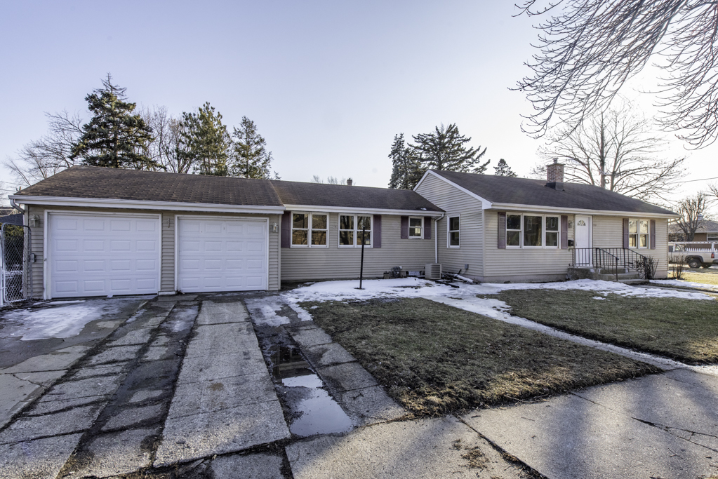 821 12th Street North Chicago, IL 60064 - Photo 2 of 25 front view of a house with a yard