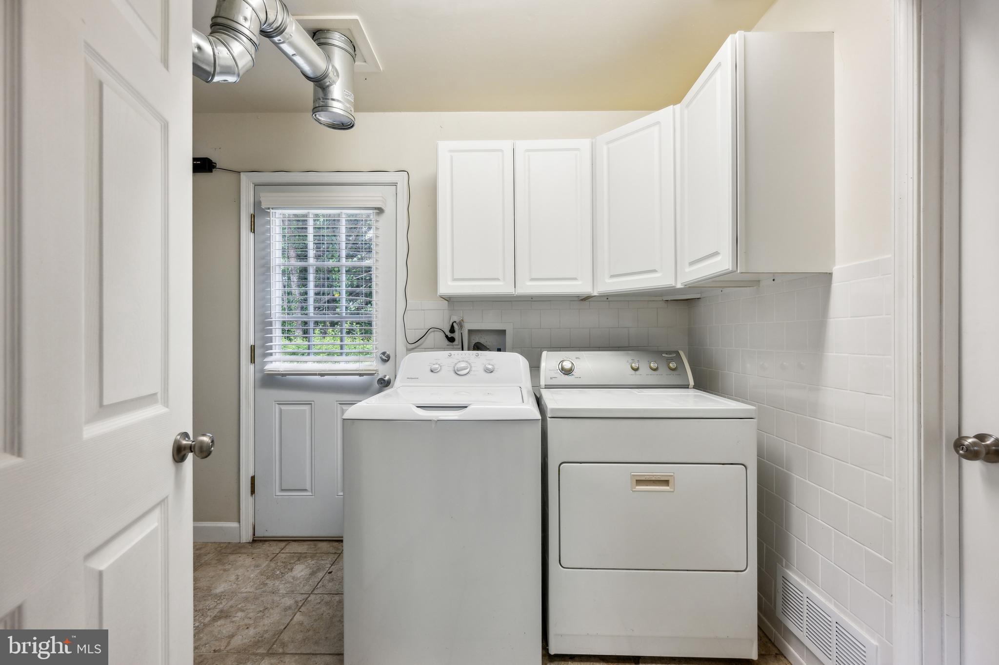 12430 Shadow Lane Bowie, MD 20715 - Photo 10 of 24 a utility room with dryer and washer