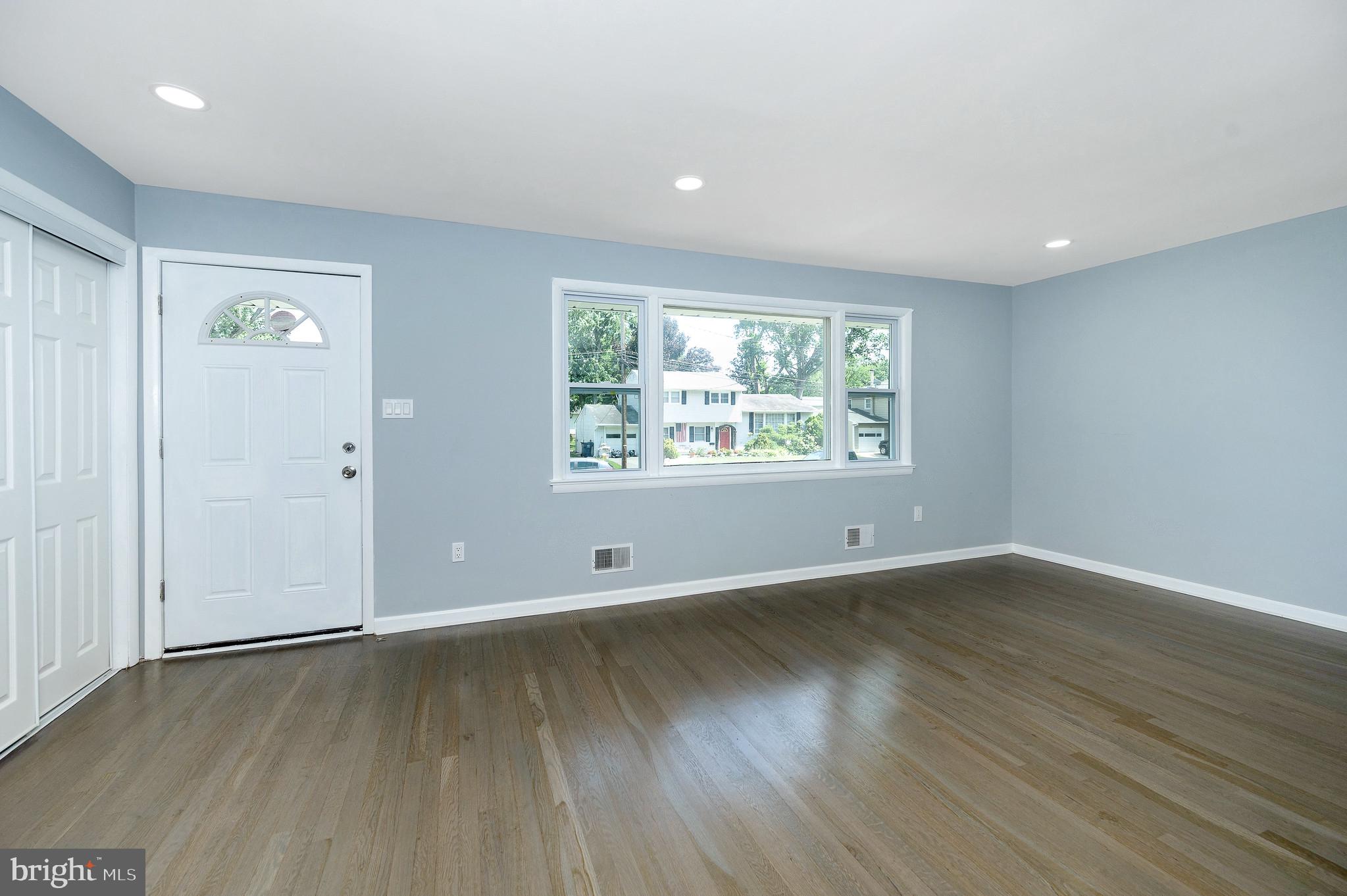 42 Lumar Road Trenton, NJ 08648 - Photo 3 of 30