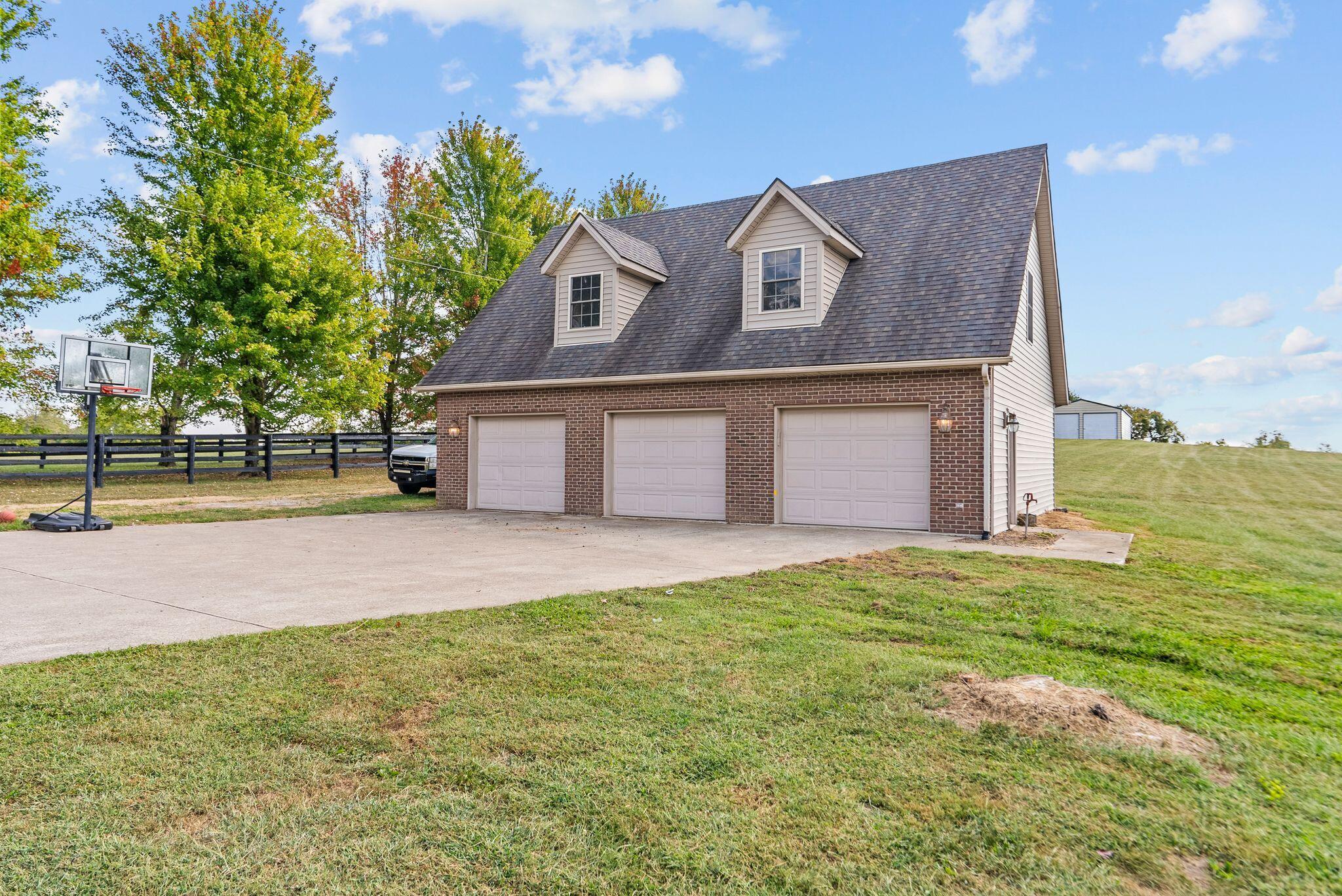 7300 Old Boonesboro Road Winchester, KY 40391 - Photo 14 of 52 Detached garage
