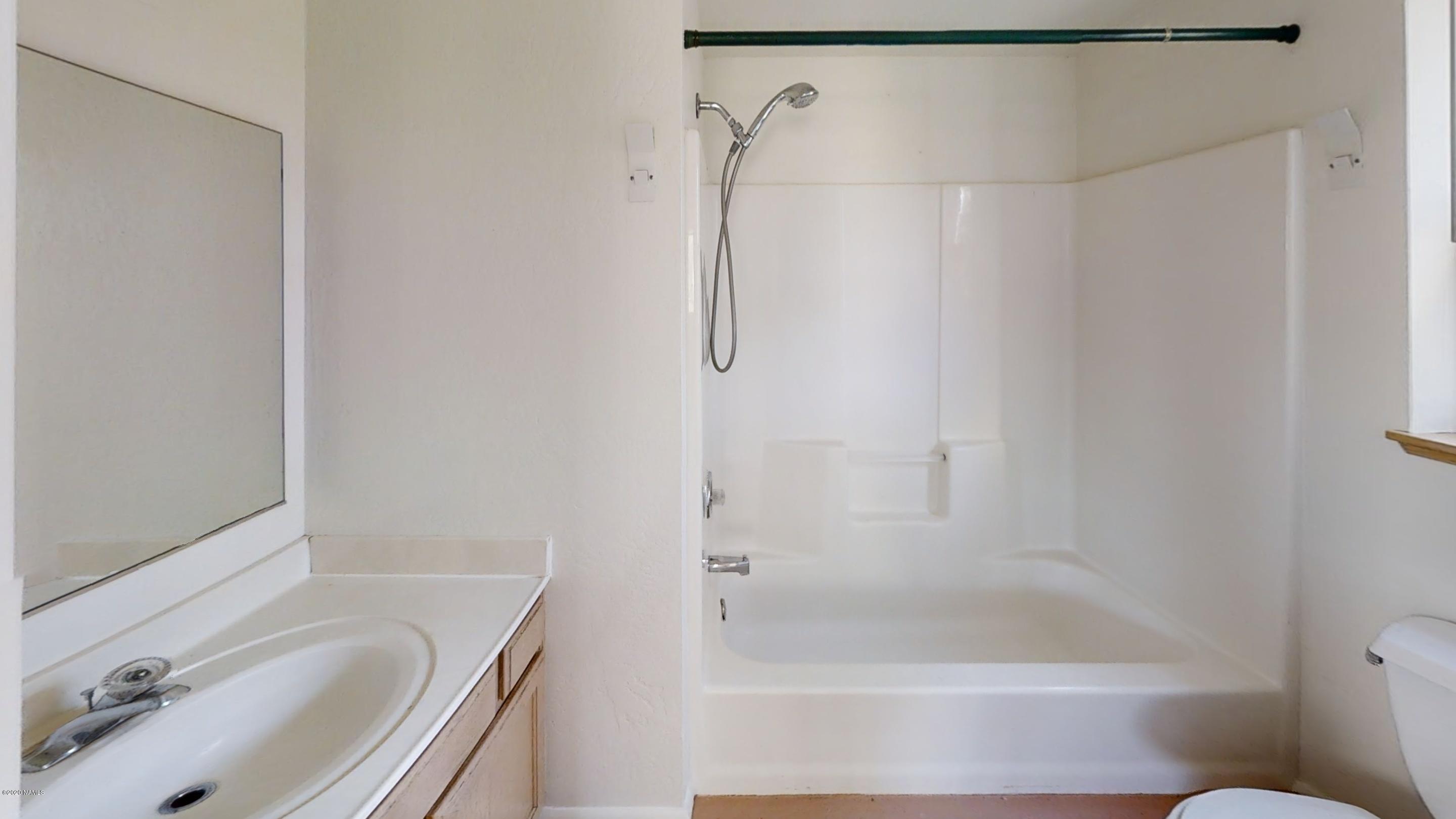 7270 Slayton Ranch Road Flagstaff, AZ 86004 - Photo 23 of 29 Guest House Bathroom