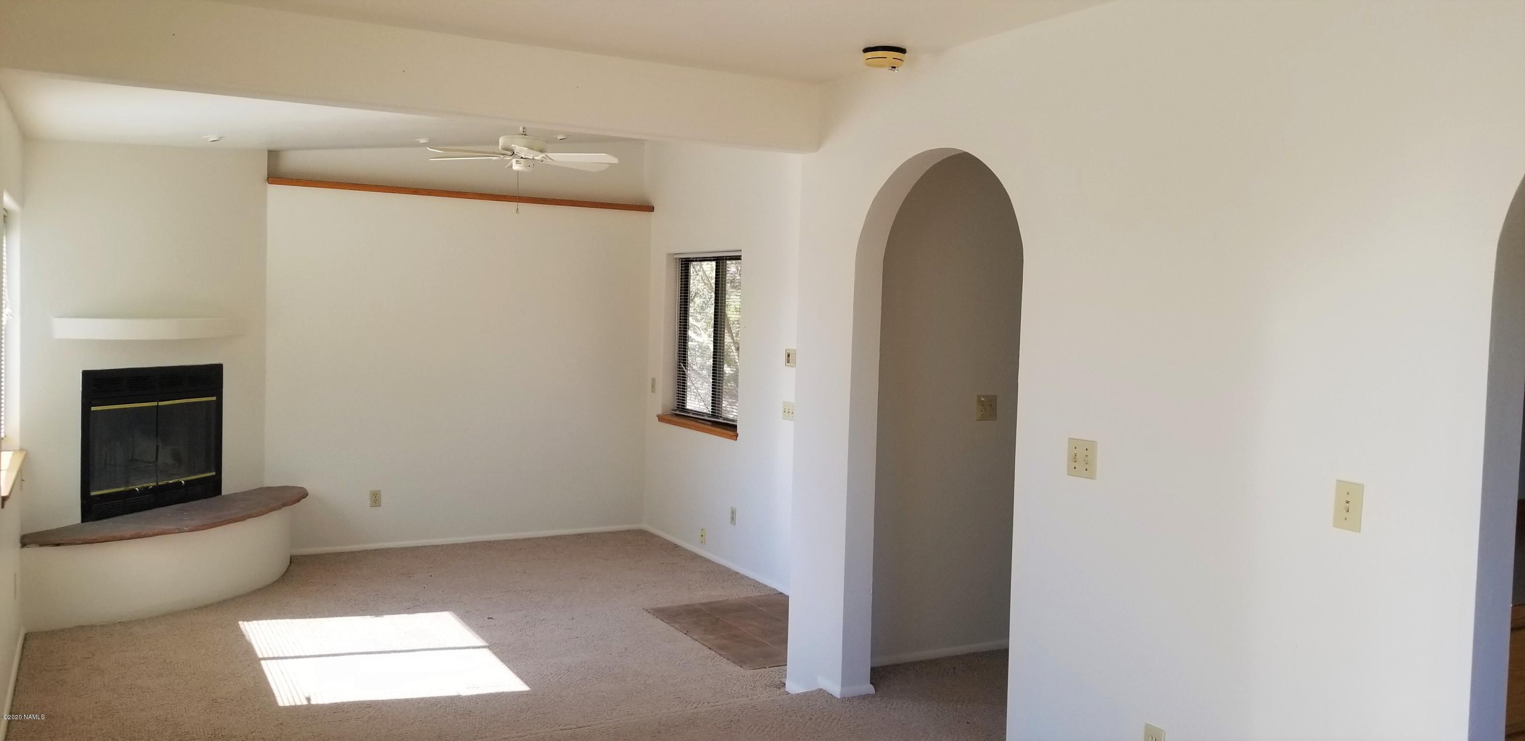 7270 Slayton Ranch Road Flagstaff, AZ 86004 - Photo 10 of 29 Front rm 1
