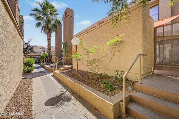 $319,900 | 5675 North Camino Esplendora, Unit 7141, Tucson, AZ 85718
