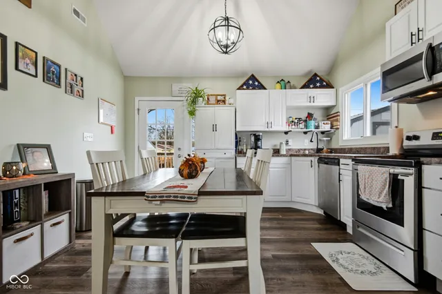 $210,000 | 523 Fairview Drive, Columbus, IN 47201