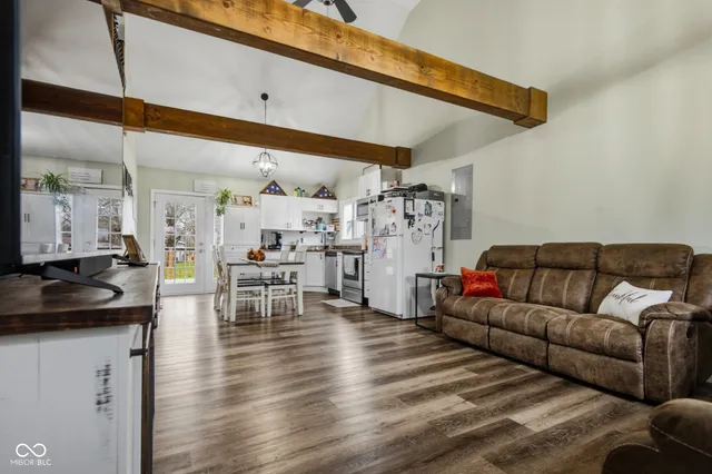 $210,000 | 523 Fairview Drive, Columbus, IN 47201