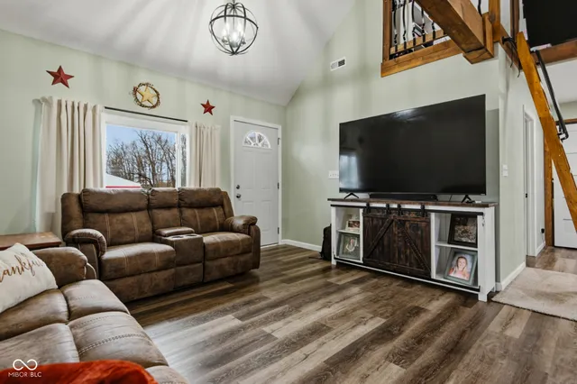 $210,000 | 523 Fairview Drive, Columbus, IN 47201