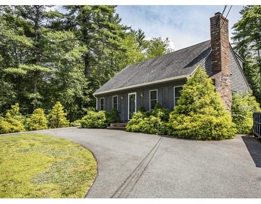 121 Chipaway Road Freetown, MA 02717 - Photo 4 of 37 a front view of a house with a yard