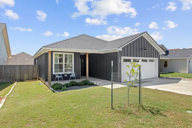 $390,000 | 109 Feather Way, Fredericksburg, TX 78624