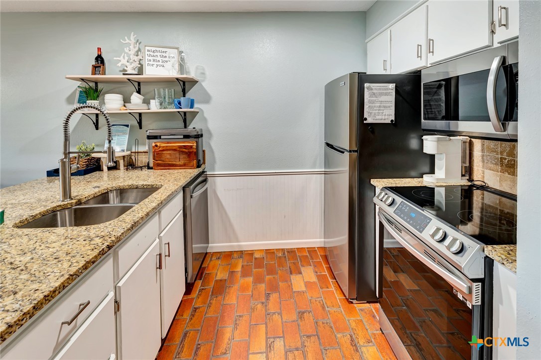 462 15th Street, Unit 2 Port O'Connor, TX 77982 - Photo 6 of 32