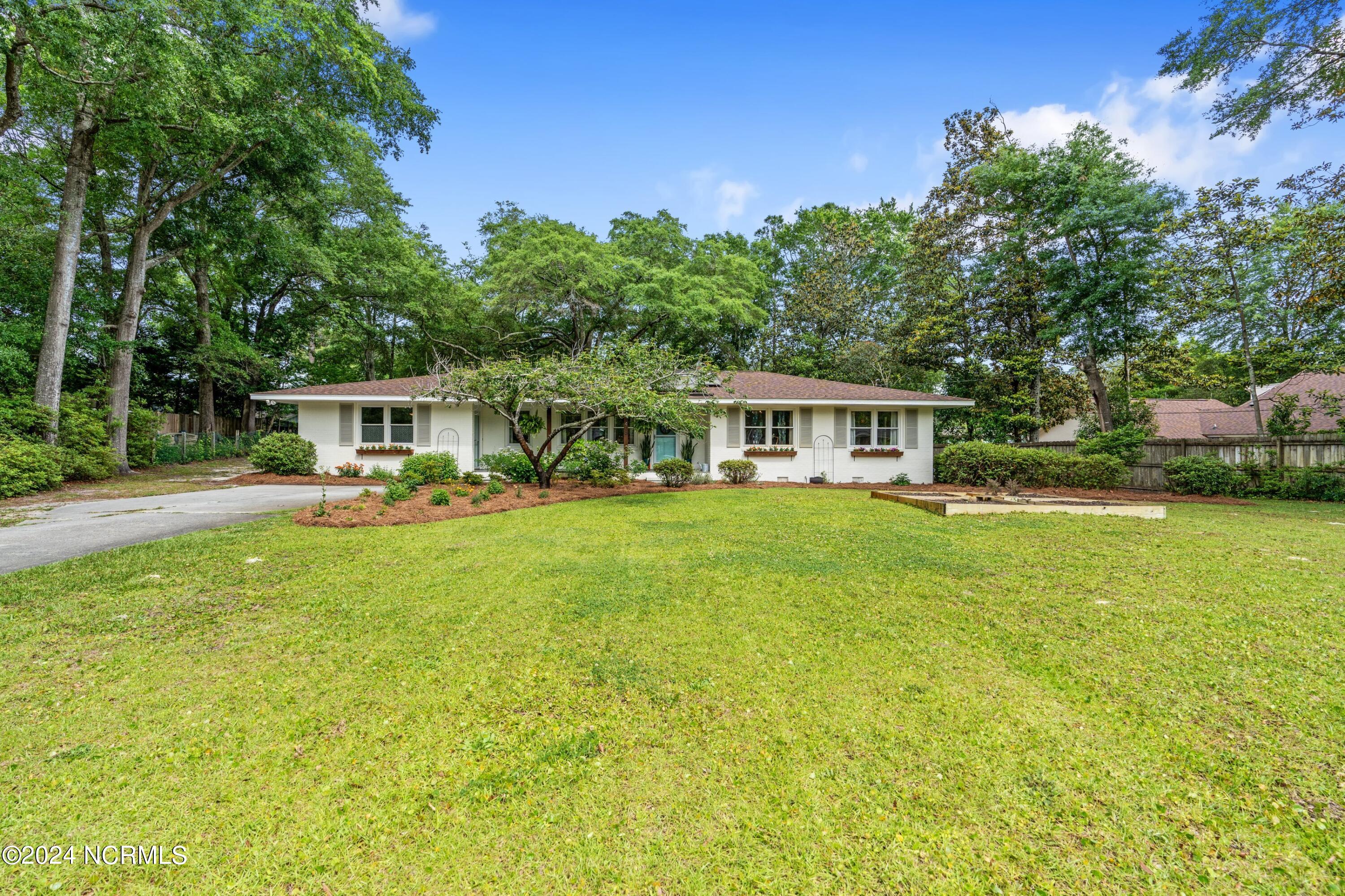 1408 Robin Hood Road Wilmington, NC 28401 - Photo 3 of 44 044-1408RobinhoodRoad-Wilmington-NC-2840