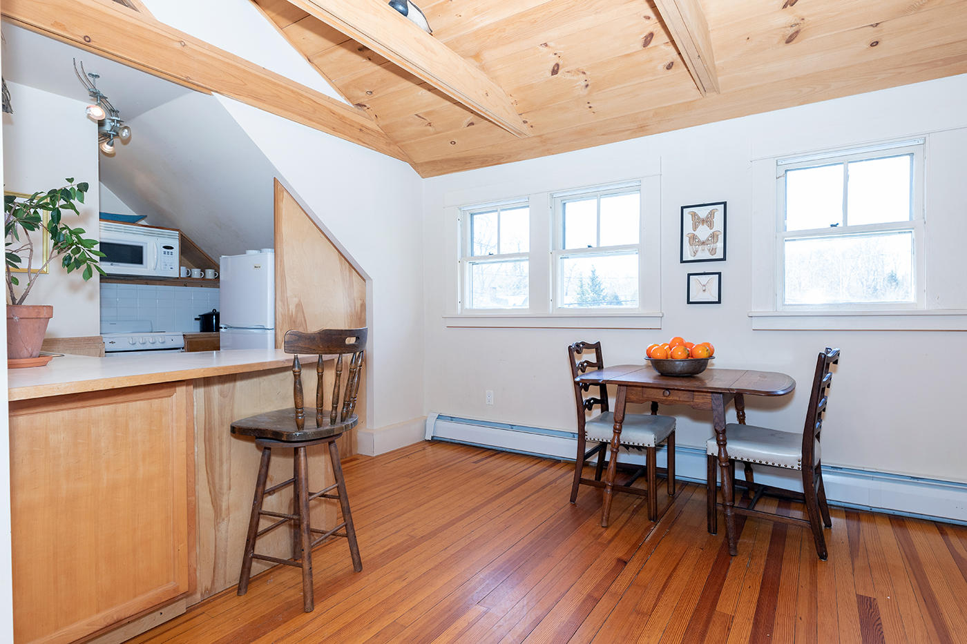 26 Union Street Camden, ME 04843 - Photo 8 of 28 Main house dining area