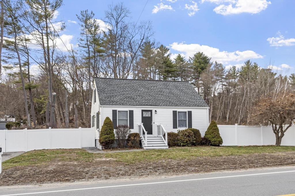 1430 Mammoth Road Dracut, MA 01826 - Photo 3 of 31