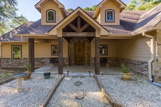 a view of backyard of house