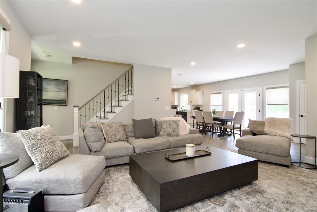 103 Oak Hollow Road Springfield, MA 01128 - Photo 3 of 42