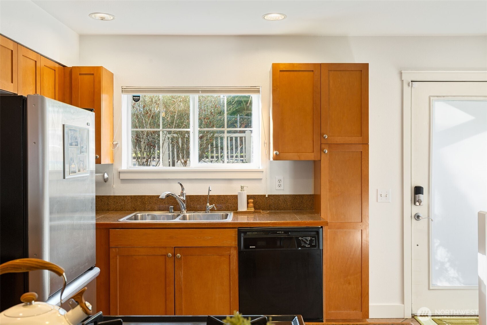 206 24th Avenue East Seattle, WA 98112 - Photo 12 of 29